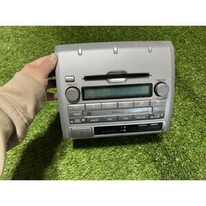 09  Toyota Tacoma OEM HeadUnit Part 86120-04140 AM FM CD Receiver Stereo Radio